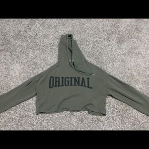H&M cropped green sweatshirt